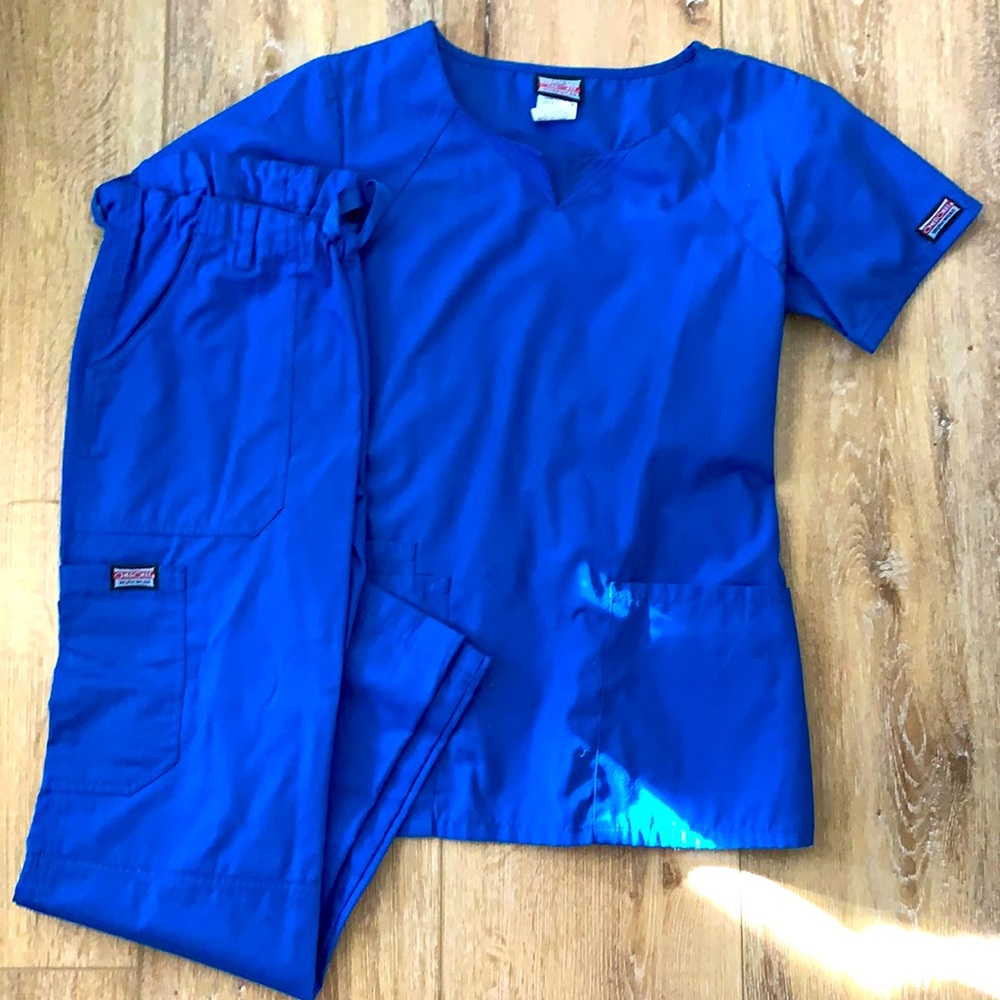 Cherokee Workwear Scrubs in blue